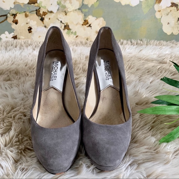 MICHAEL KORS, Suede Round Toe Block Heels - Picture 3 of 7